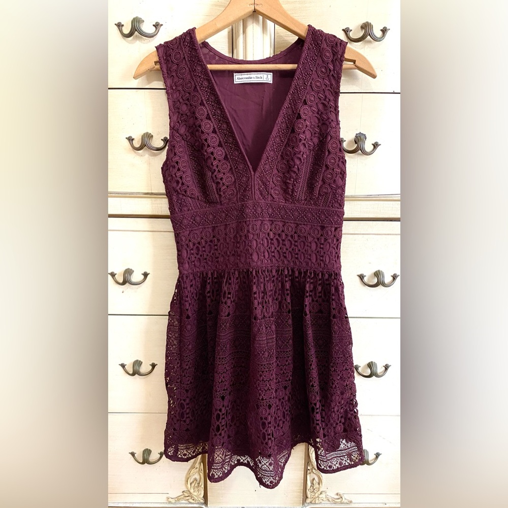 Ambercrombie & Fitch | Burgundy Lace Crochet Dress | Size 2